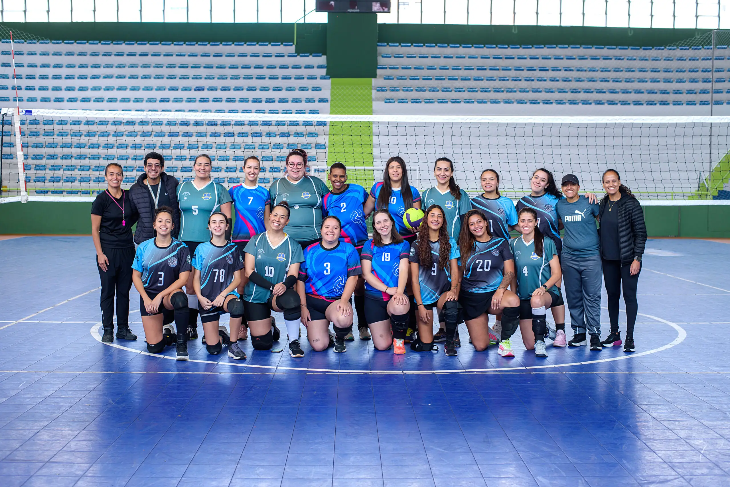 Leia mais sobre o artigo Torneio Outubro Rosa de Vôlei 4×4 movimenta o Ginásio Pedrão