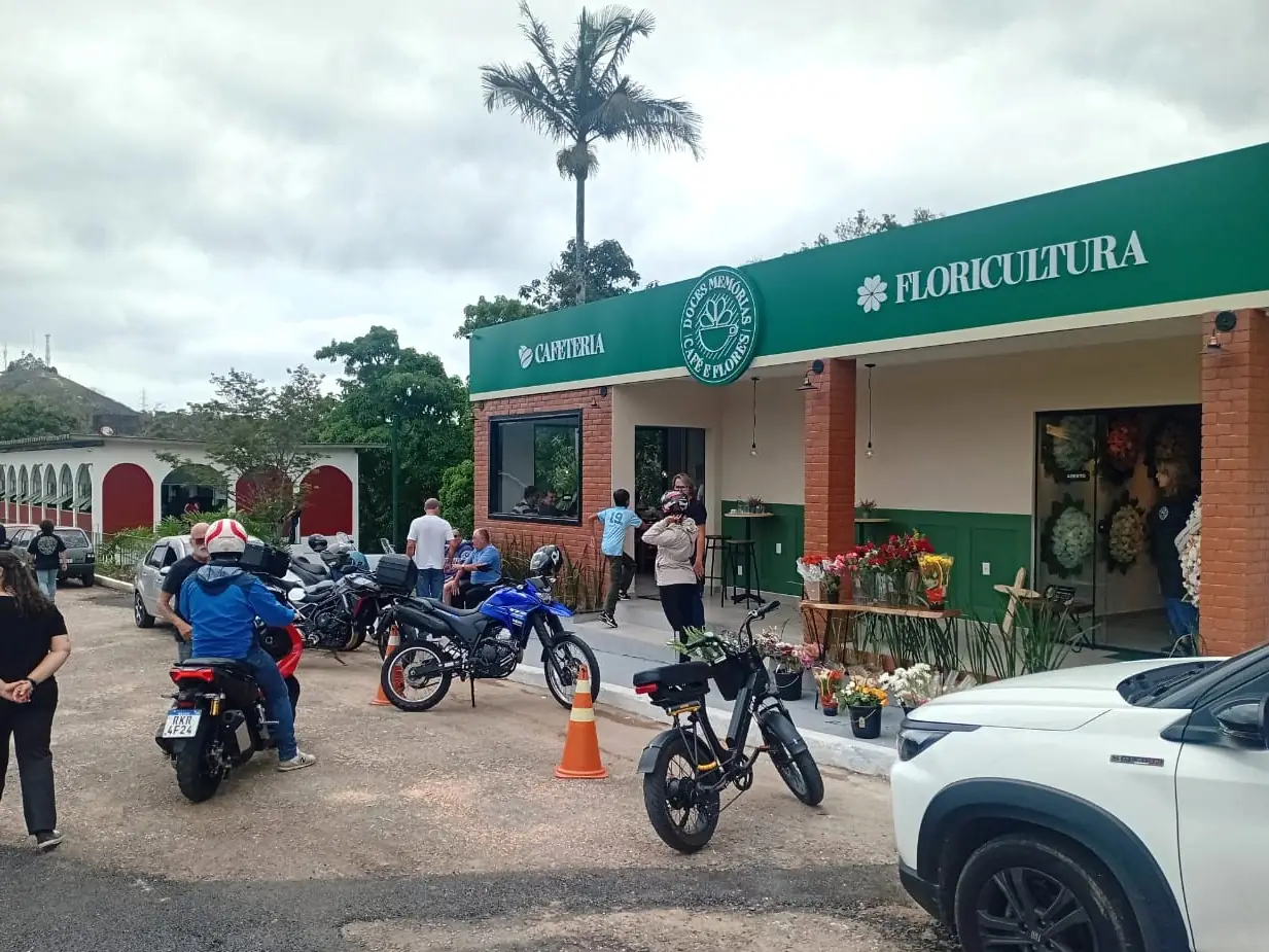 Leia mais sobre o artigo Revitalizado pela Prefeitura de Teresópolis, Cemitério Municipal Carlinda Berlim ganha cafeteria e floricultura