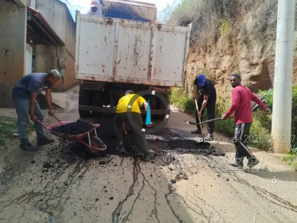 Leia mais sobre o artigo Ponte recuperada, vias patroladas e limpeza em dia: veja os serviços realizados nesta semana