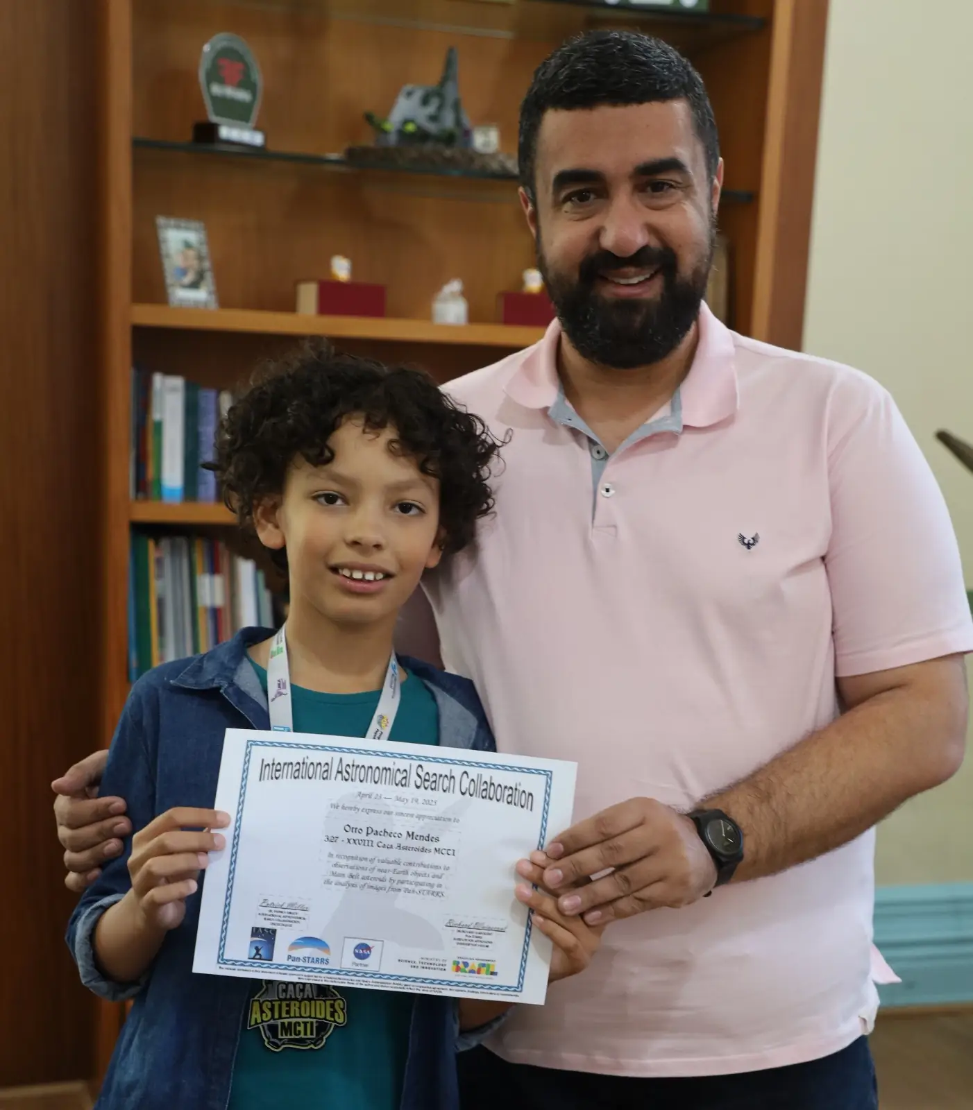 Leia mais sobre o artigo Prefeito Leonardo recebe o aluno do CENSF, Otto Pacheco Mendes, premiado pela NASA após descobrir asteroide