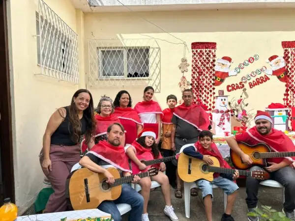 Leia mais sobre o artigo Natal do CRAS Barra: tarde de celebração e integração com famílias atendidas