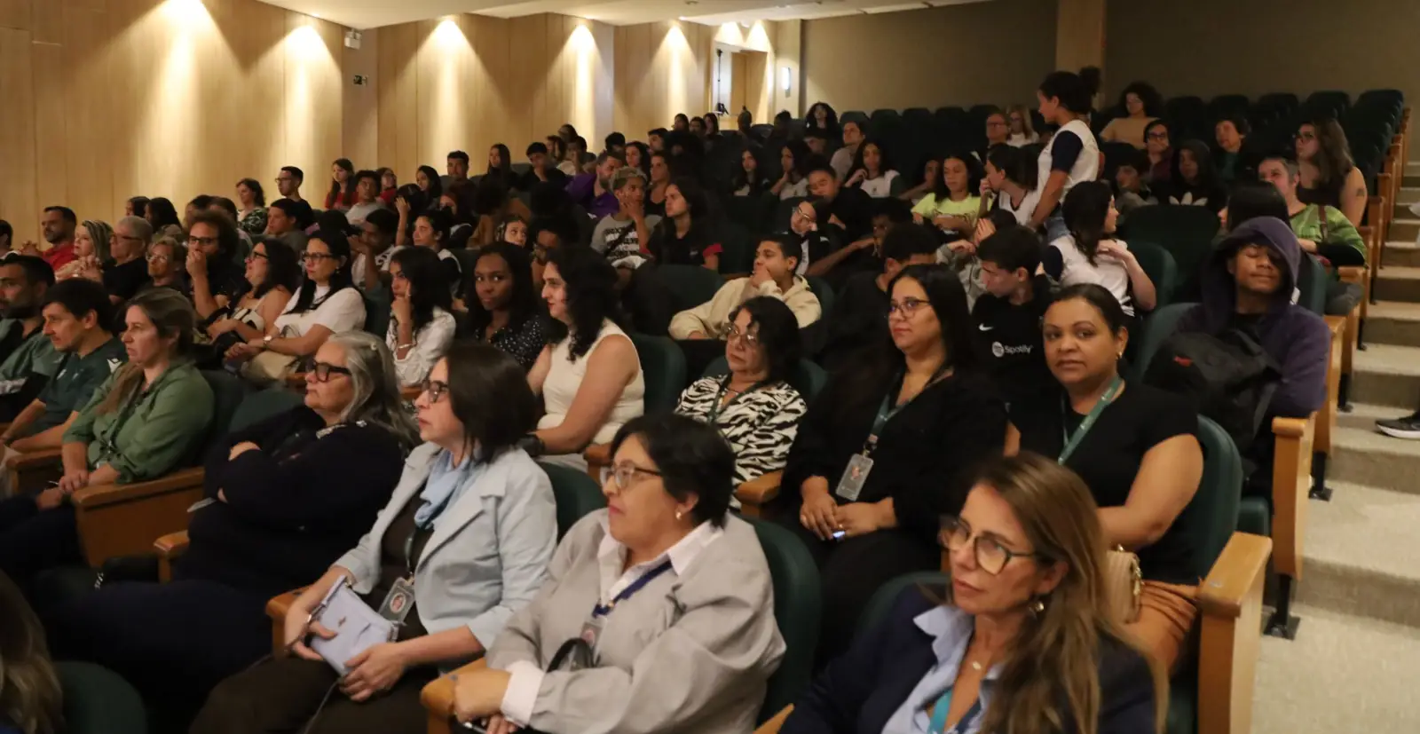 Leia mais sobre o artigo Alunos da Rede Municipal assistem à 1ª exibição do ‘Rio de Clarice’, filme inspirado em contos de Clarice Lispector gravado em Teresópolis