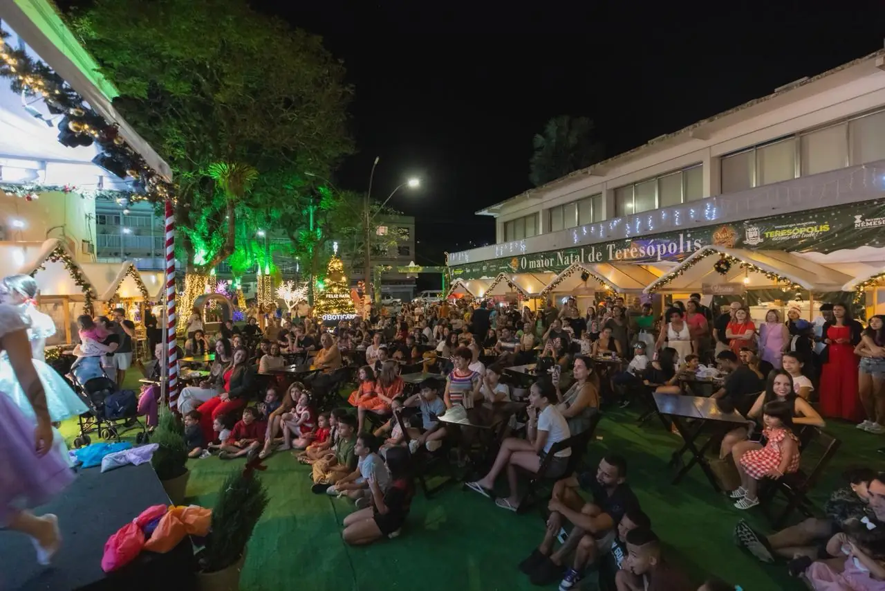 Leia mais sobre o artigo Vila do Papai Noel encanta público e transforma Teresópolis em cenário de Natal nesta segunda-feira
