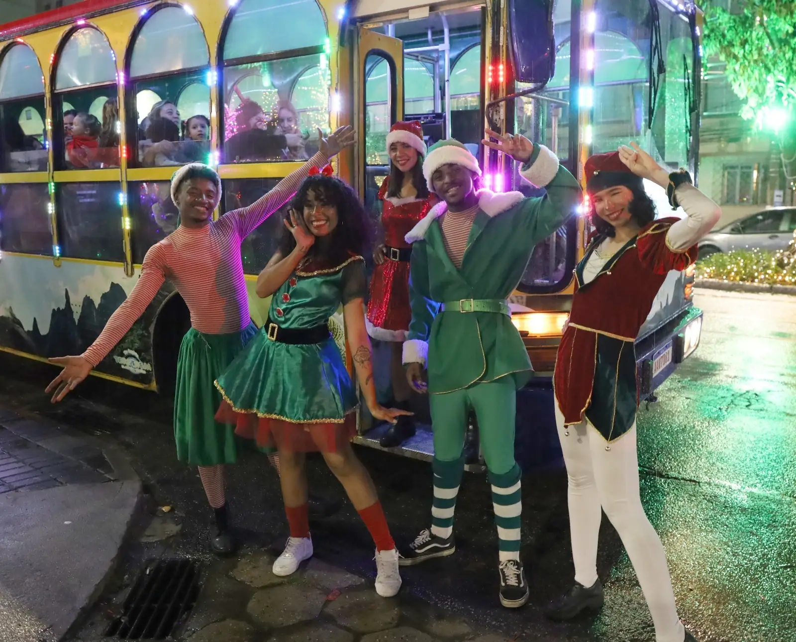 Leia mais sobre o artigo Natal Iluminado: Corais embalam a Vila do Papai Noel, em Teresópolis