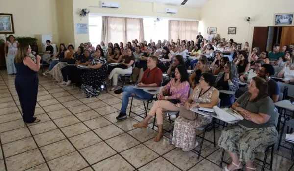 Leia mais sobre o artigo Educação promove reunião sobre trabalho intersetorial com equipes diretivas, orientadores pedagógicos e órgãos públicos parceiros
