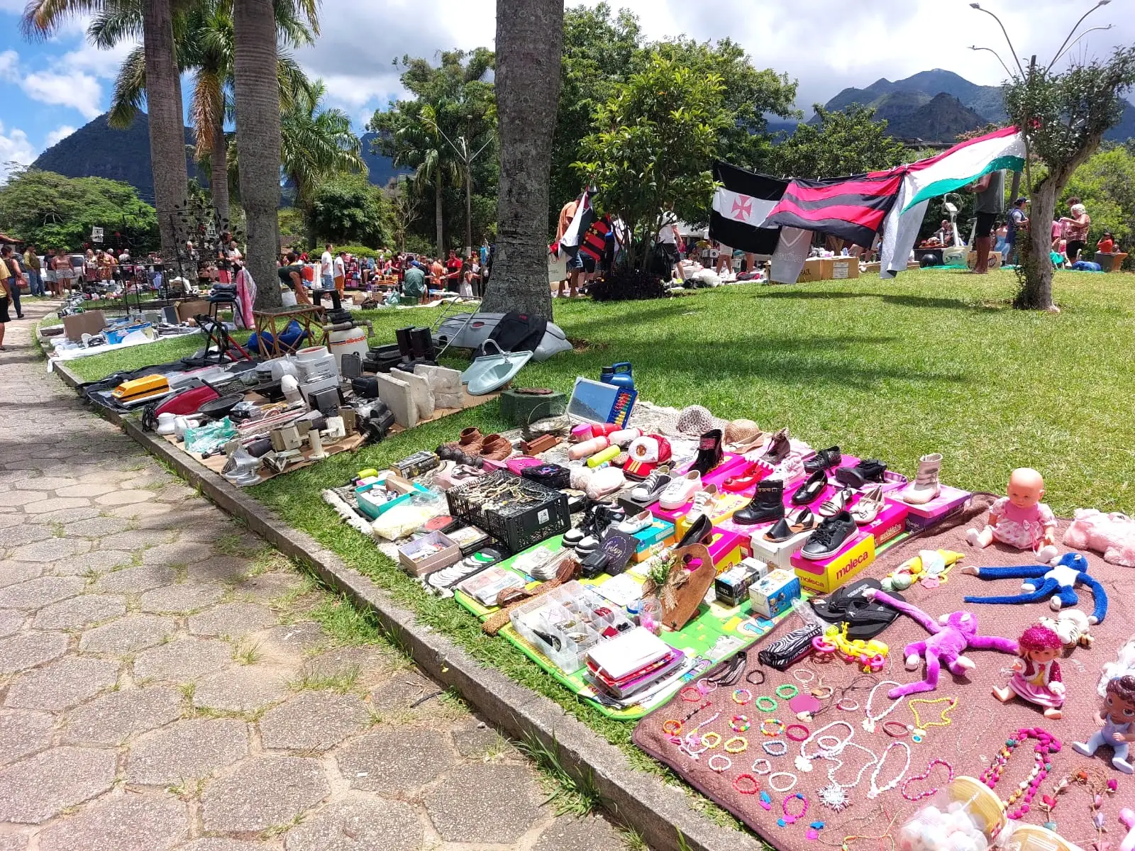 Leia mais sobre o artigo Feira do Rolo: point da economia circular e criativa em Teresópolis