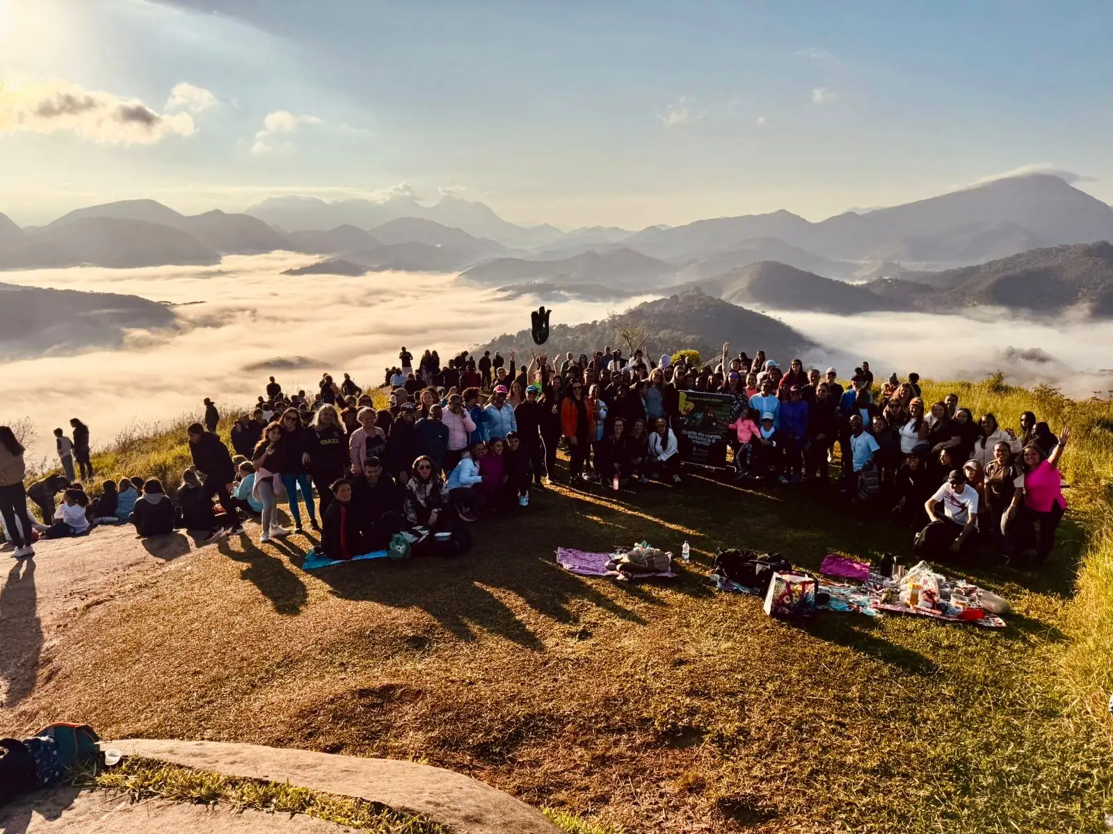 Leia mais sobre o artigo Trilha com Elas reúne mais de 300 pessoas ao nascer do sol em Teresópolis