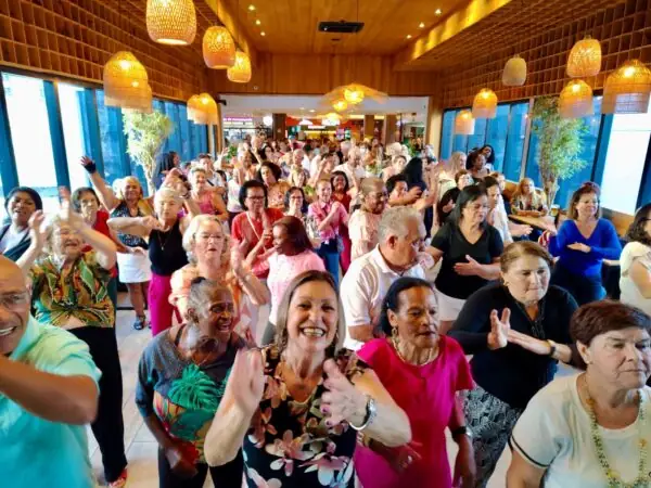 Leia mais sobre o artigo Baile da Geração Prateada celebra a terceira idade com música, dança e integração em Teresópolis