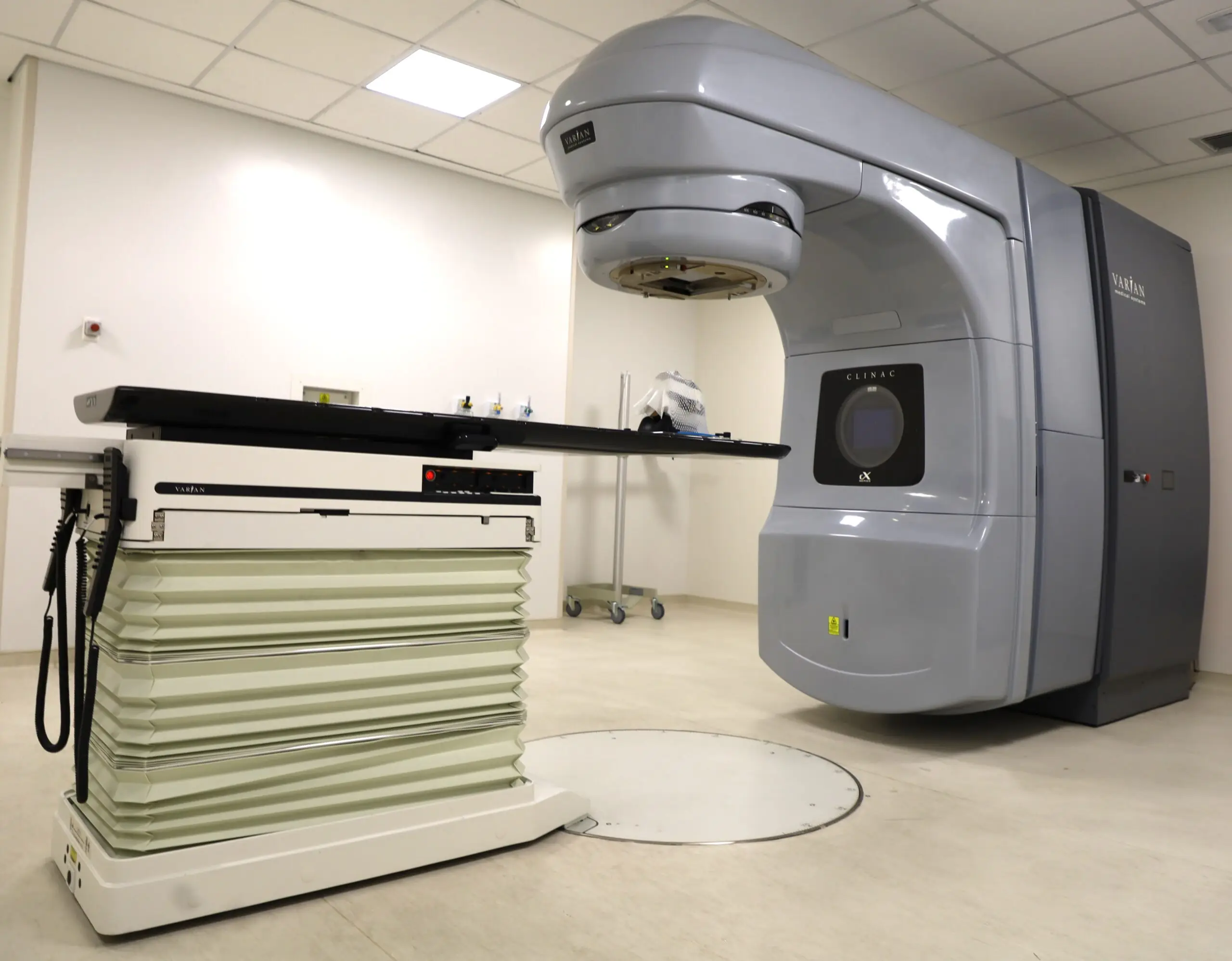 Leia mais sobre o artigo Teresópolis inaugura acelerador linear de radioterapia para tratamento contra o câncer 