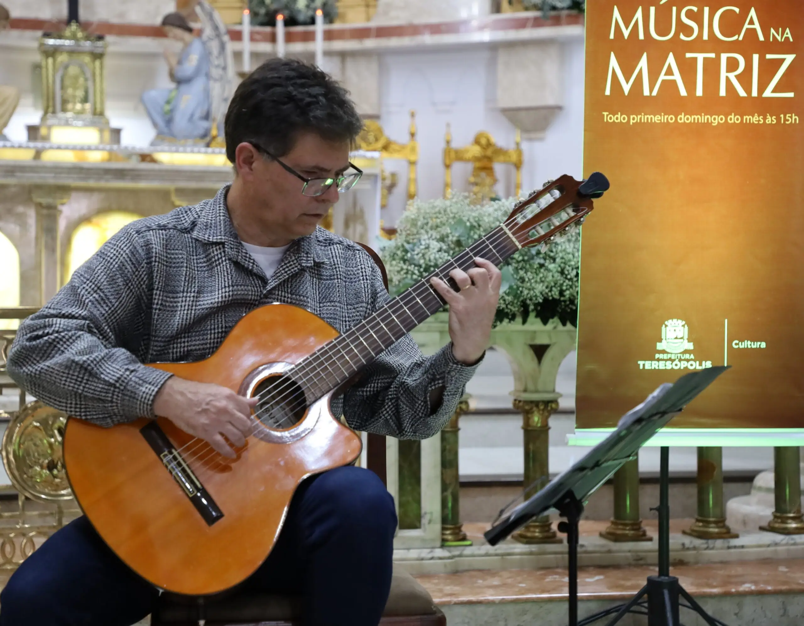 Leia mais sobre o artigo Público aplaude recital do violonista Geremias Cruz no Música na Matriz, em Teresópolis
